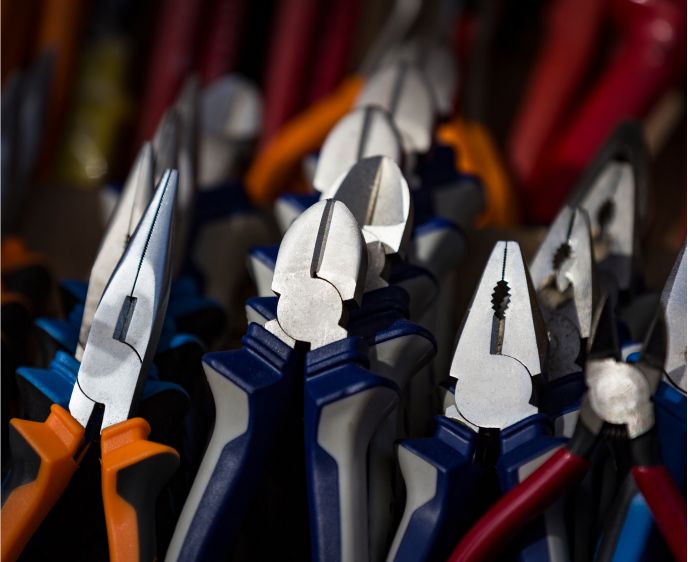 آشنایی با خانواده بزرگ انبرآلات و تاریخچه آن