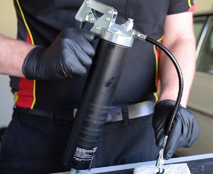 آشنایی با انواع گریس پمپ بادی